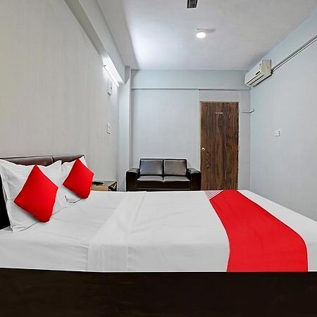 Hotel Welcome, Vip Road Vesu Surat Ngoại thất bức ảnh