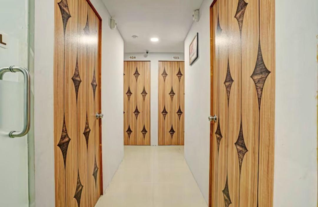 Hotel Welcome, Vip Road Vesu Surat Ngoại thất bức ảnh