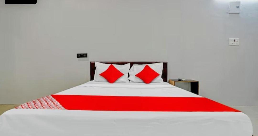 Hotel Welcome, Vip Road Vesu Surat Ngoại thất bức ảnh
