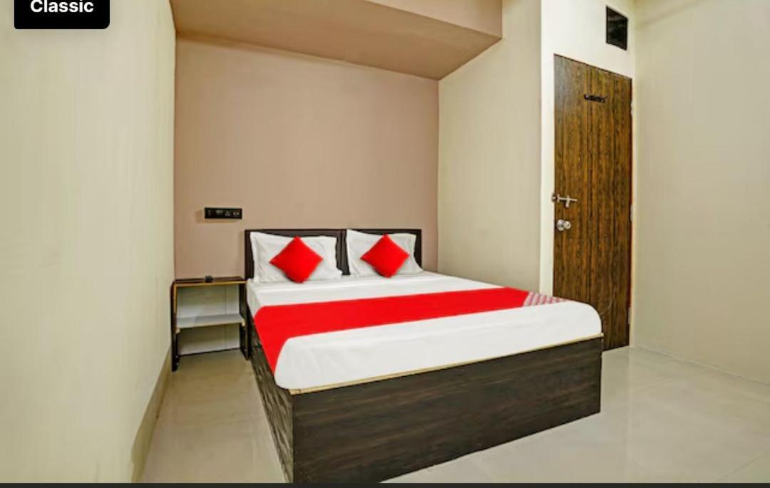Hotel Welcome, Vip Road Vesu Surat Ngoại thất bức ảnh