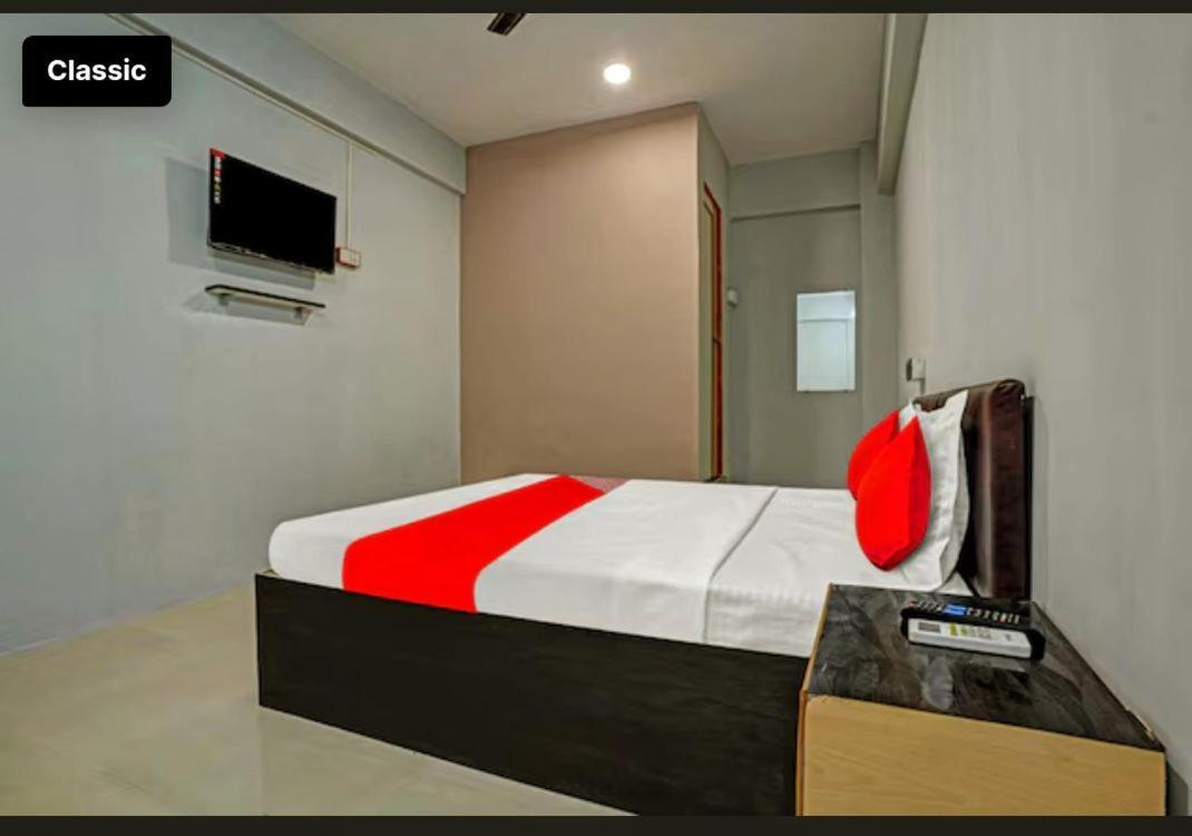 Hotel Welcome, Vip Road Vesu Surat Ngoại thất bức ảnh