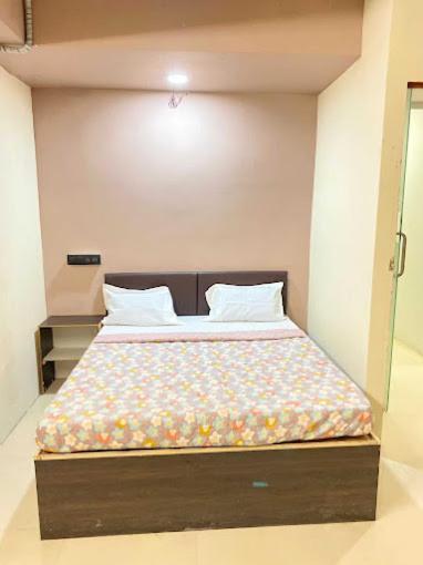 Hotel Welcome, Vip Road Vesu Surat Ngoại thất bức ảnh