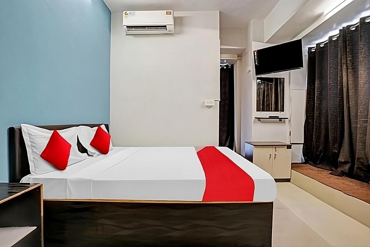 Hotel Welcome, Vip Road Vesu Surat Ngoại thất bức ảnh